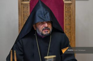 Արցախի թեմական խորհրդի անդամների և Վրթանես սրբազանի միջև որևէ կապ չկա