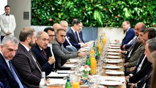 «Լապշա»՝ բիզնեսի ականջներին. Բիզնեսը՝ ընտրության առաջ