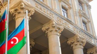 Կոչ ենք անում Հայաստանի կառավարությանը պատասխանատվnւթյան ենթարկել այդ գործողությունները կատարած անձանց. Ադրբեջանի ԱԳՆ-ն՝ երեկ Թուրքիայի դրոշն այրելnւ մասին
