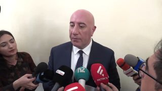 Զինվորների լողանալու հարցով չեմ զբաղվում, տեղյակ չեմ՝ չլողացած զինվոր չունենք. Արման Սարգսյան