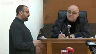 Արշակ սրբազանի խափանման միջոցը մնաց անփոփոխ. դատարանը մերժեց դատախազին