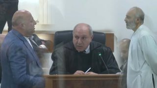 Այս դահլիճի որոշումները կայացվում են Կառավարության շենքում, դուք հակառակն ապացուցեք հիմա. Սարգսյան