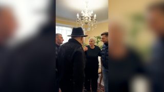 ԱԱԾ սահմանապահ զորքերի խոհարարը Փաշինյանին հրավիրեց տուն՝ ուղիղ եթերում գովեց նրա ծրագիրը