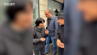 65 տարեկան եմ, տուն չունեմ, թոշակի բարձրացումն ինձ չի հետաքրքրում. Կարապետյանն է օգնել. Քաղաքացին՝ Փաշինյանին