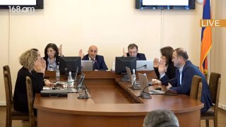 Հանձնաժողովի անդամ ընտրվեց հանրային ծառայողը, դպրոցի տնօրենին չքվեարկեցին