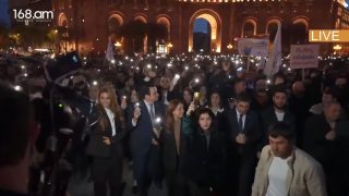 Քայլերթի մասնակիցները Հանրապետության հրապարակում են. ոստիկանական մեծաթիվ ուժեր կան