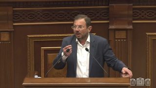 Փաշինյանի՞ց եք վարակվել՝ ինչ խոսում եք, վերջում հասնում եք ուտելուն. Գեղամ Մանուկյանը՝ ՔՊ-ին