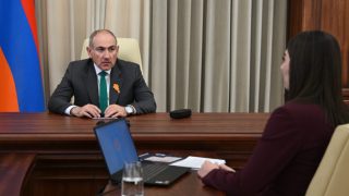 Նիկոլ Փաշինյանն աշխատանքային քննարկում է ունեցել ՆԳ նախարարի հետ