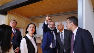 13.000-ի խաբեությունը. Ցածրորակ քարոզչություն՝ բարձր վարձատրվող ուսուցիչների հաշվին