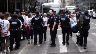 Նյու Յորքում ձերբակալել են Իսրայելին ռազմական մատակարարումներին դեմ բողոքի ցույց անցկացնող 90 մարդու. NYT