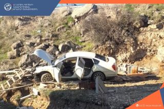 «Nissan»-ը դուրս է եկել երթևեկելի գոտուց և հայտնվել ձորակում