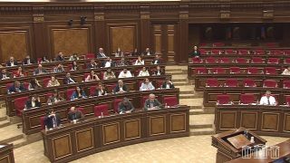 Կուսակցությունների անվան մեջ անձնանունները կբացառվեն. ՔՊ-ականները կողմ քվեարկեցին իրենց նախագծերին