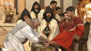 Ամենայն հայոց կաթողիկոսը ոտնլվայի կարգ է կատարում