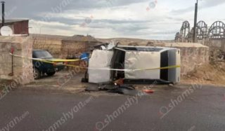 52-ամյա վարորդը առանց համարանիշների «ՎԱԶ 21099»-ով բախվել է բնակչի տան քարե պարսպին և կողաշրջվել․ կա վիրավոր