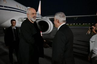 Եվրոպական քաղաքական համայնքի գագաթնաժողովին մասնակցելու նպատակով Հայաստանում է Ալբանիայի վարչապետը