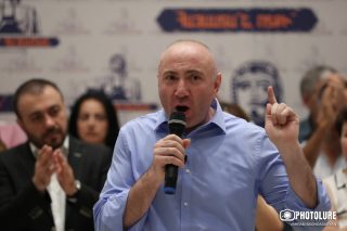 Իր կոկորդին է կանգնելու այս ապօրինությունը. Անդրանիկ Թևանյանը՝ Փաշինյանի մասին