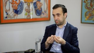 Առանձին տեղամասերի վերաքվեարկությունն օրենսգրքում սևով սպիտակի վրա գրված հստակ կարգավորում է, որը ԿԸՀ-ն չի կարող «գրիչով ջնջել». Իոաննիսյան