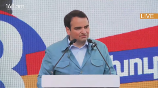 Սուրեն ջան, մի’ արա, դու Վահագը չես, դու էն մյուս տղեն չես. դու գյուղի նորմալ տղա ես. Նարեկ Կարապետյան