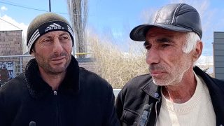Էլի որ. ճիշտ է ասում. որ չգնան իր նման անասուններին ընտրեն, աղքատ չեն լինի. քաղաքացիներ