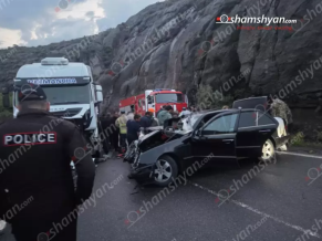 Վայքում բախվել են «Iveco» կցորդիչով բեռնատարը և «Mercedes»-ը, ինչի հետևանքով բեռնատարը այնուհետև բախվել է «MAN» կցորդիչով բեռնատարին․ կան տուժածներ
