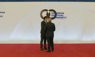 Վրաստանի վարչապետ Կոբախիձեն կարճատև զրույց ունեցավ Փաշինյանի հետ