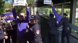 Դուք պասիվ անհնազանդ վարքագիծ եք դրսևորում. Արմեն Աշոտյանին ոստիկանները հրելով հեռացրեցին