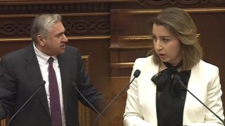Տիկին Գրիգորյան, իսկ միգուցե վերհիշե՞նք` պատերազմ ով բերեց. եկել, ներքաղաքական հայտարարություններ եք անում. Արթուր Խաչատրյան