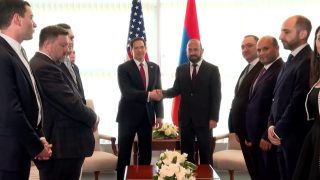Մարկո Ռուբիոյի ու Արարատ Միրզոյանի հանդիպումը՝ օդանավակայանում
