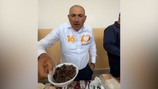 Նոր պոլնի հաց ենք կերել. Գառան միսը դիետիկ է չէ՞. Նիկոլ Փաշինյանը կլուբինկով տժվժիկ է ուտում