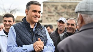 «Բարեւ ձեզ, իմա՞լ եք։ Լավ չեմ, Թաթոյան ջան». գավառցի տիկինը Արման Թաթոյանին դժգոհեց անարդարություններից