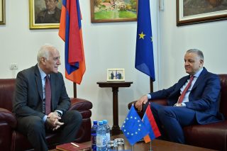 Վահագն Խաչատուրյանն ու Վասիլիս Մարագոսը մտքեր են փոխանակել ՀՀ-ԵՄ հարաբերությունների օրակարգային հարցերի շուրջ