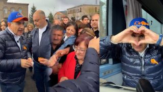 Թխվածք, թխվածք, ստեղ երեխա կա. Փաշինյանը բռերով քարտեզներ ու թխվածք է բաժանում