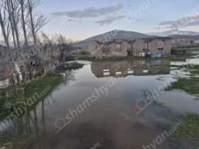 Սոթքով անցնող գետը վարարել է, դուրս եկել ափերից և ողողել տների բակերը, հողամասերը, լցվել նկուղներ