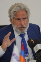 Ես որևէ առնչություն չեմ ունեցել պարոն Էփշտեյնի հետ. իմ անցյալի վերաբերյալ հեքիաթներ են հորինել. Ռոբերտ Ամստերդամ