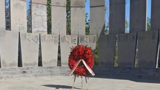 «Երախտագիտությո´ւն ազատության և անկախության պայքարի մարտիկներին». Սերժ Սարգսյանի անունից այսօր ծաղկեպսակ է դրվել Եռաբլուրում