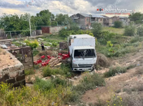Արմավիրի մարզում` Ակնալիճում, 34-ամյա վարորդը «Mitsubishi» մակնիշի բեռնատարով դուրս է եկել ճանապարհի երթևեկելի գոտուց և բшխվել ծառին․ կա վիրավnր