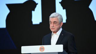 Բանակը նախընտրական դեկորացիա չէ, այլ մեր ազգի ծնունդը, հպարտությունը, արժանավոր զավակը, բայց այսօր, ցավոք, լքված զավակը․ Սերժ Սարգսյանի շնորհավորական ուղերձը