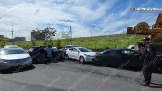 Ռուբինյանց փողոցում բախվել են «BYD»-ն, «Audi»-ն, «Toyota Corolla»-ն, «Chevrolet Volt»-ը, «Hyundai»-ն, «Nissan»-ը և «ՄԱԶ» մակնիշի վերամբարձ կռունկը․ կա վիրավոր