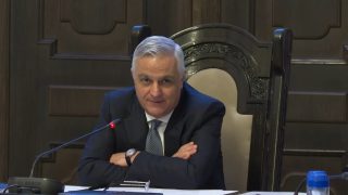 Նախագիծը դեռ ԱԺ է գնալու, չէ՞, դուրս չգանք երեխեքին պահենք. Մհեր Գրիգորյան