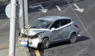 Իսակովի պողոտայում մեքենան բախվել է պատնեշին․ կա վիրավոր