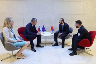Արարատ Միրզոյանն ու Սլովենիայի արտաքին ու եվրոպական հարցերի նախարար Տոնե Կայզերը Լյուքսենբուրգում կայացած  հանդիպման ընթացքում մտքեր են փոխանակել