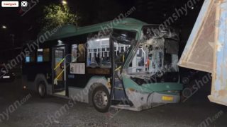Երեւանում թիվ 46 երթուղին սպասարկող «Zhongtong»-ը բախվել է ճանապարհին կայանված «ԶԻԼ»-ին. կան վիրավորներ