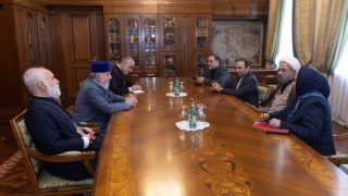 Վեհափառն ընդունել է «Էսրա» միջազգային հիմնադրամի նախագահ Մորթեզա Ջավադի Ամոլիին և Իրանի դեսպան Խալիլ Շիրղոլամիին