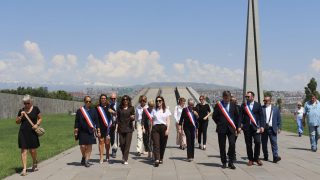 Վիենի քաղաքապետի գլխավորությամբ Հայաստան ժամանած պատվիրակության անդամներն այցելել են Հայոց ցեղասպանության հուշահամալիր