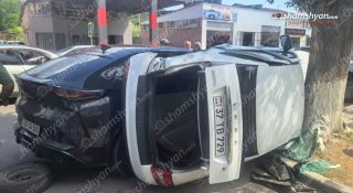 Կոտայքի մարզում «Volkswagen ID. UNYX»-ը բшխվել է կայանված «Lada Priora»-ին և «Mercedes»-ին. վերջինը առաջ է ընթացել և բшխվել «Renault»-ին