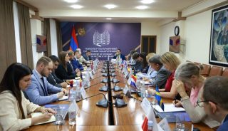 Պապոյանը ՀՀ-ում ԵՄ դիվանագիտական ներկայացուցիչների հետ քննարկել է հայկական արտադրանքի արտահանումների ընդլայնման հարցերը