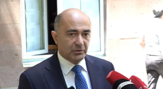 Նման հերթեր չեմ հիշում, բարձր մասնակցություն կա, քաղաքական ուժերին հաջողվել է ակտիվացնել ժողովրդին. Էդմոն Մարուքյանը քվեարկեց