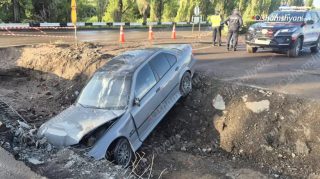 Մեքենան հայտնվել է կայծակի հարվածի հետևանքով առաջացած փոսի մեջ