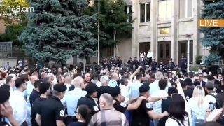 Ամո՜թ, ամո՜թ. ՍԴ-ի մոտ այսպիսի վանկարկումներով դիմավորեցին ու ճանապարհեցին ՔՊ-ականներին
