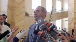 Գաղտագողի ու ծածուկ ոչինչ չենք անելու. ինչպե՞ս կարող են Գյումրիում արտահերթ ընտրություններ անել. Առաքելյան